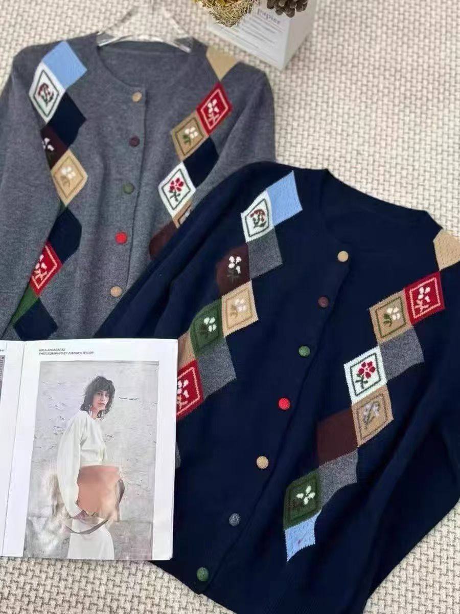 秋冬女装新款圆领提花女士羊毛衫菱形格纹装饰休闲时尚款