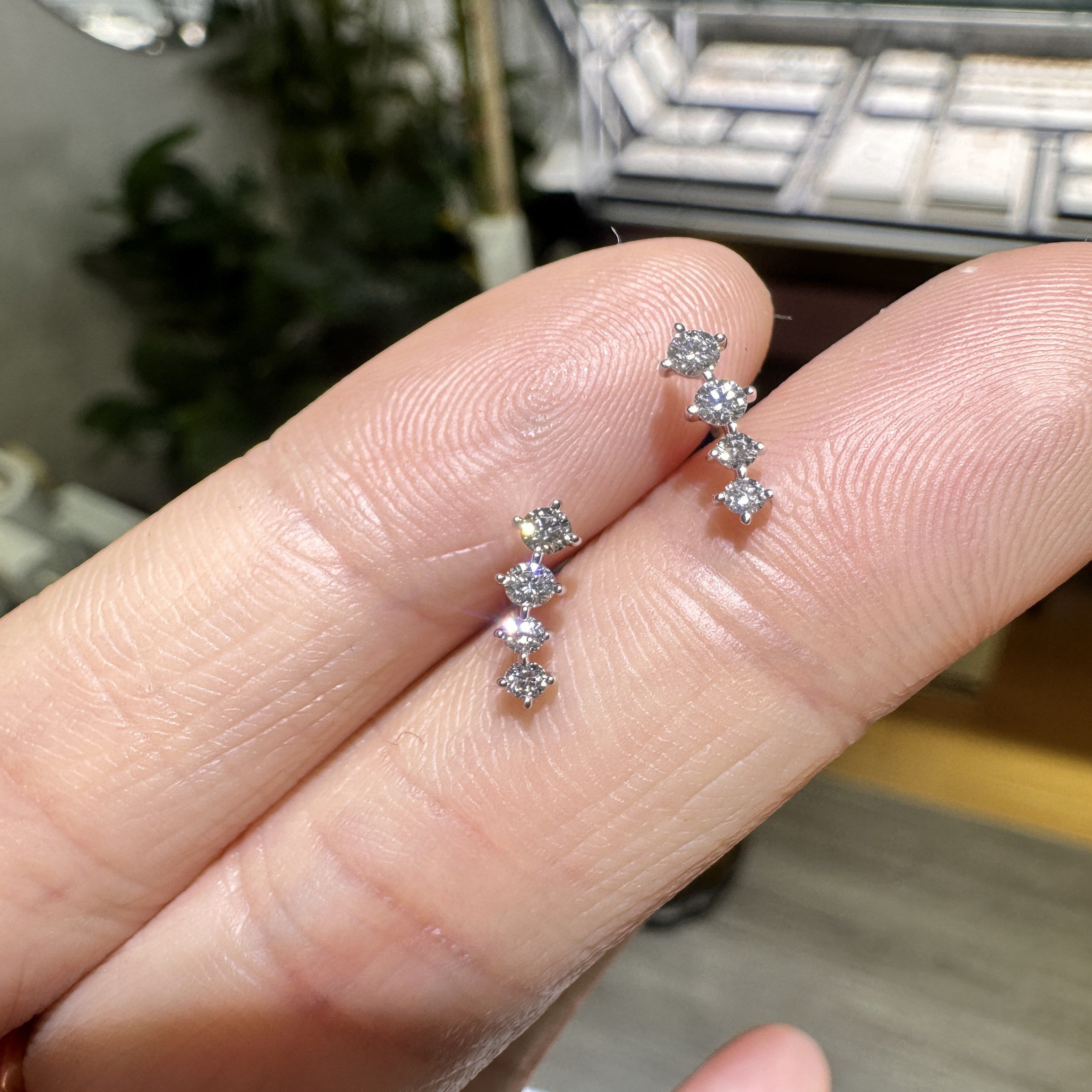 真金真钻18K金四钻12分钻石流星排钻白金耳骨钉精致彩金钻石耳钉