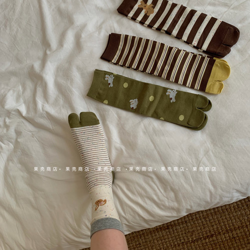 女卡通分趾条纹中筒堆堆棉袜