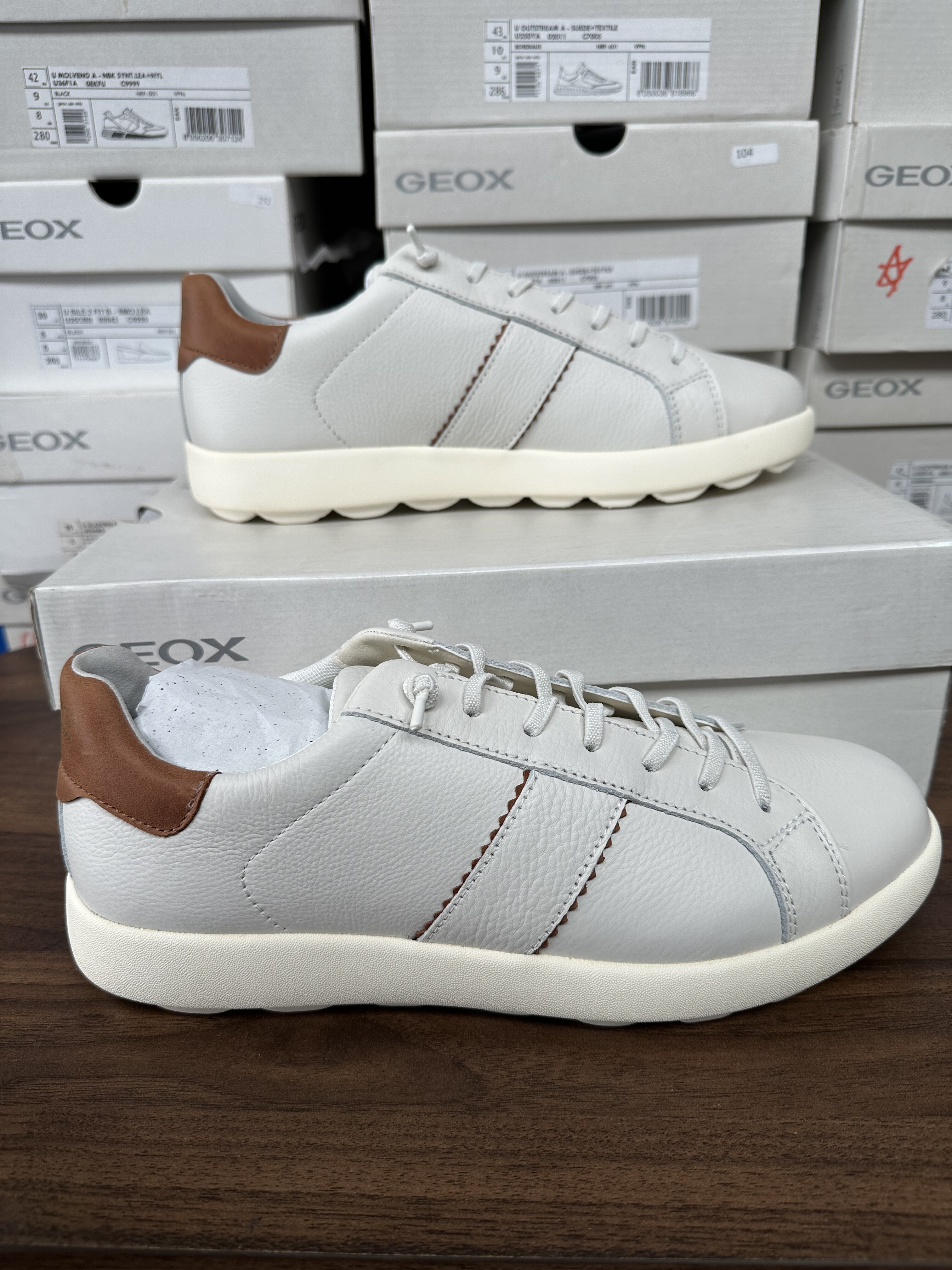 GEOX健乐士专柜撤柜男士篮球球鞋底白色休闲板鞋，U45FYB，C0125