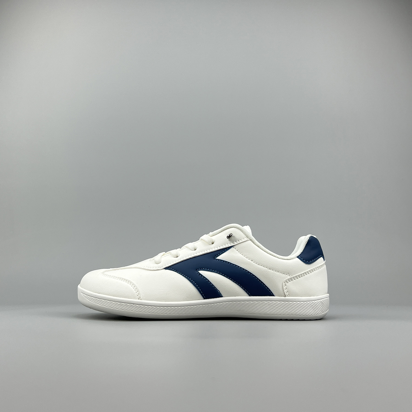 户外徒步小白鞋加肥百搭韩版板鞋