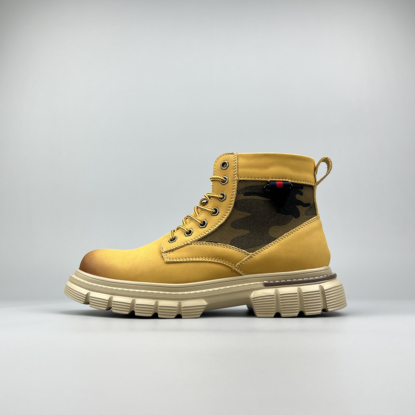 外贸轻质真皮高帮马丁靴男士英伦风复古大黄靴户外徒步机车工装鞋