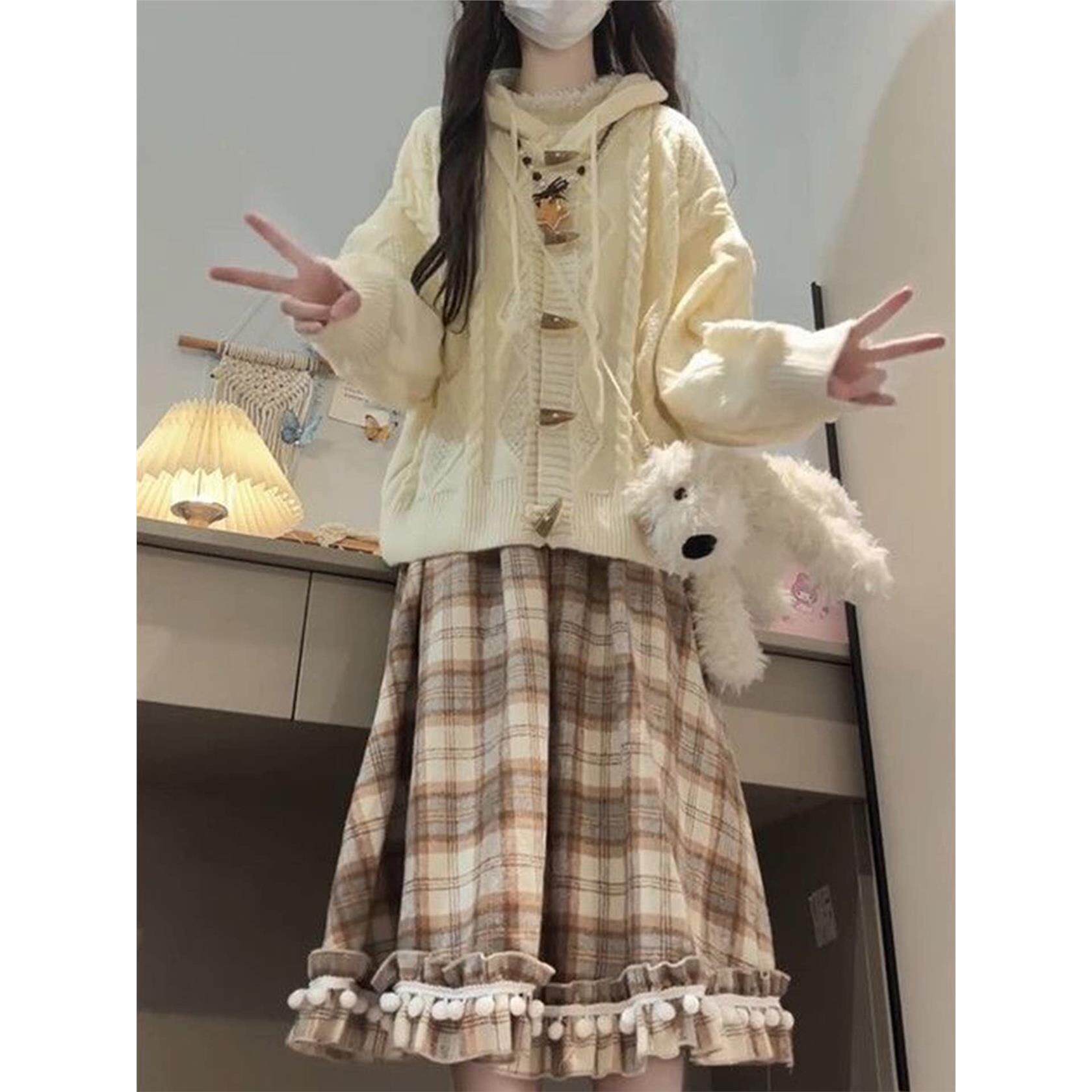 牛角扣连帽毛衣针织开衫外套女秋冬季新款宽松格纹半身裙一整套装