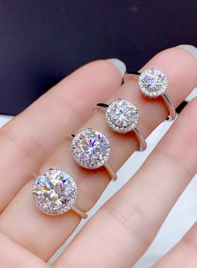 女银饰品圆包款莫桑钻空托