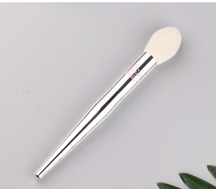 it火苗高光刷白色美妆工具现货