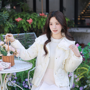 ATAR新中式绣花羽绒服甜美外套淑女娃娃领木耳花边爱心口袋上衣潮