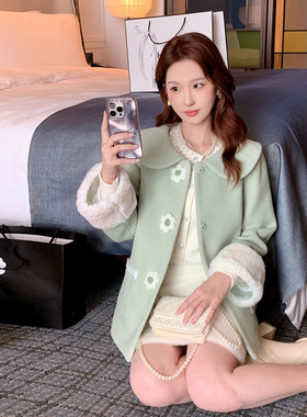 ATAR冬装新款甜美花朵钮扣娃娃领毛呢外套 女士毛毛袖呢子大衣