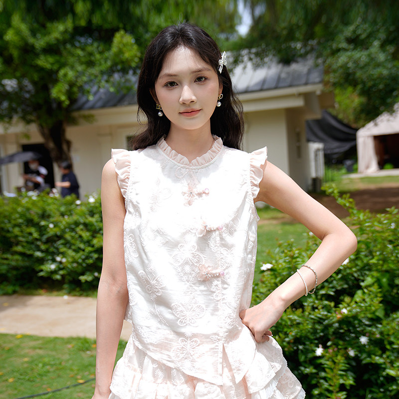 ATAR新中式荷叶边绣花蕾丝衫 2025夏女装新款立体花盘扣无袖上衣