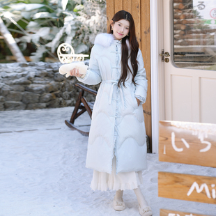 ATAR新中式冬女装新款盘扣毛领连帽羽绒服 荷叶边拼接中长款外套