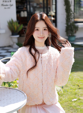 ATAR粉色玫瑰花短款环保皮草外套女2025新款圆领减龄甜美保暖上衣