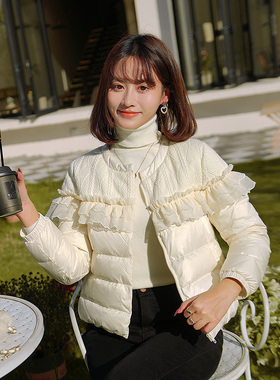 ATAR奢华羽绒服女冬流行甜美小香风白鸭绒荷叶边外套短款保暖上衣