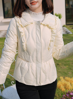 ATAR清货 淑女修身显瘦娃娃领白鸭绒羽绒服 冬装木耳边收腰短外套
