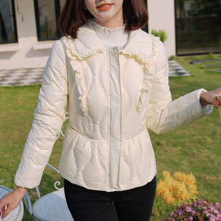 ATAR清货 淑女修身显瘦娃娃领白鸭绒羽绒服 冬装木耳边收腰短外套