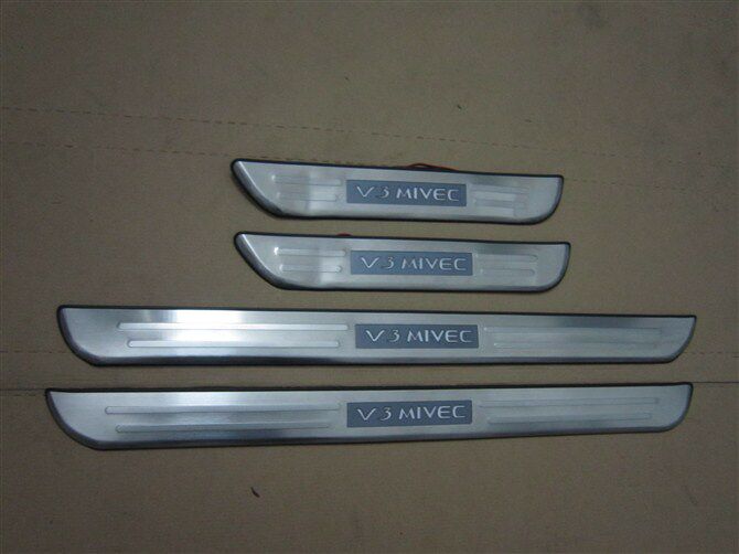 东南菱悦V3冷光门槛条led带灯迎宾踏板 不锈钢　菱悦v3 专用改装