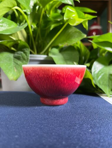 郎红釉鸡心杯，容量70，口径8厘米，高度5厘米