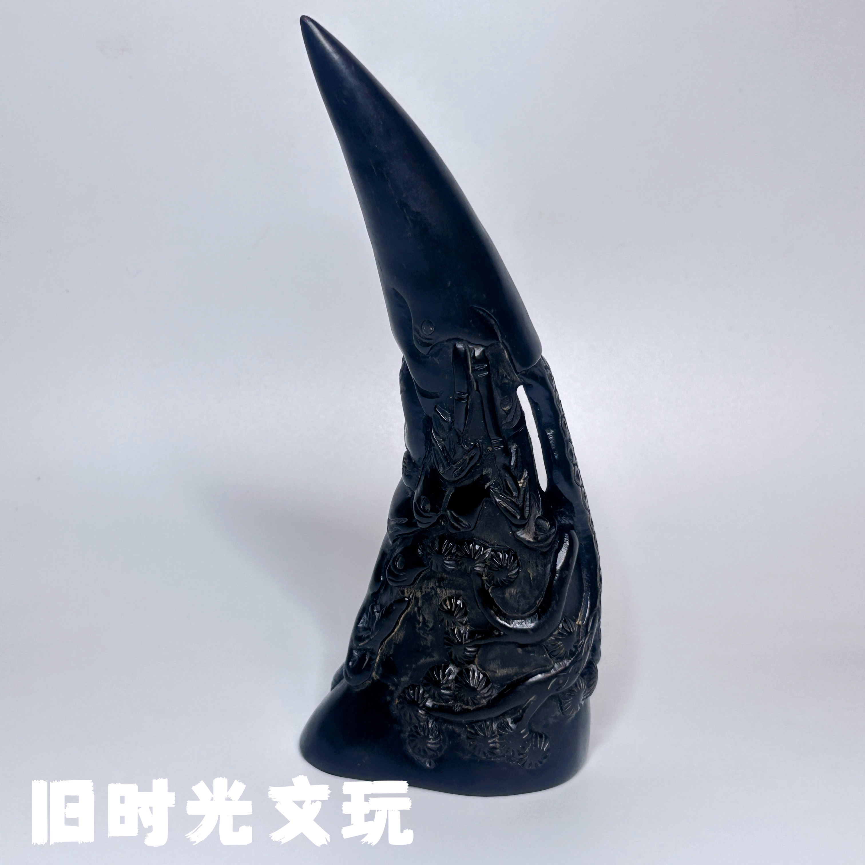 天然牛角创意摆件风水纯手工居家艺术品雕刻松树松鹤延年角杯摆件