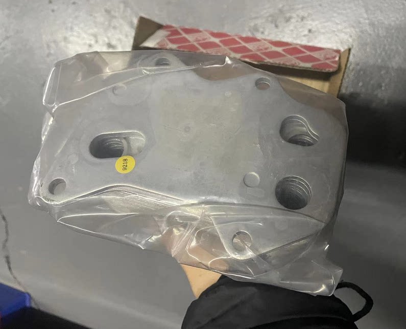 适用于奥迪A6L2.0T机油散热器