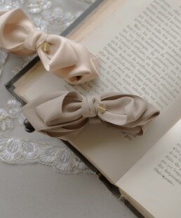 包拼邮 日本代购 ANEMONE 纯色多层蝴蝶结香蕉夹竖夹后脑勺抓夹子