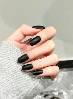 纯黑色磨砂穿戴甲高级感气质简约日常百搭显白新短款秋冬美甲贴片