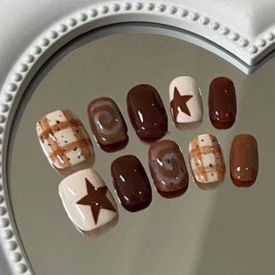 奶油摩卡格纹星星穿戴甲巨显白日常百搭秋冬新短款 豆豆美指甲贴片