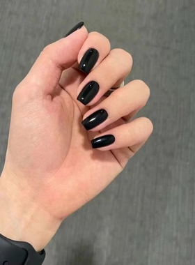 纯黑色穿戴甲高级显白清冷美人简约百搭ins风短方甲显白春夏美甲