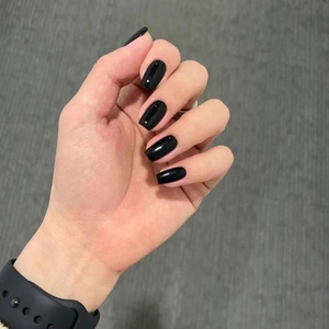 纯黑色穿戴甲高级显白清冷美人简约百搭ins风短方甲显白春夏美甲