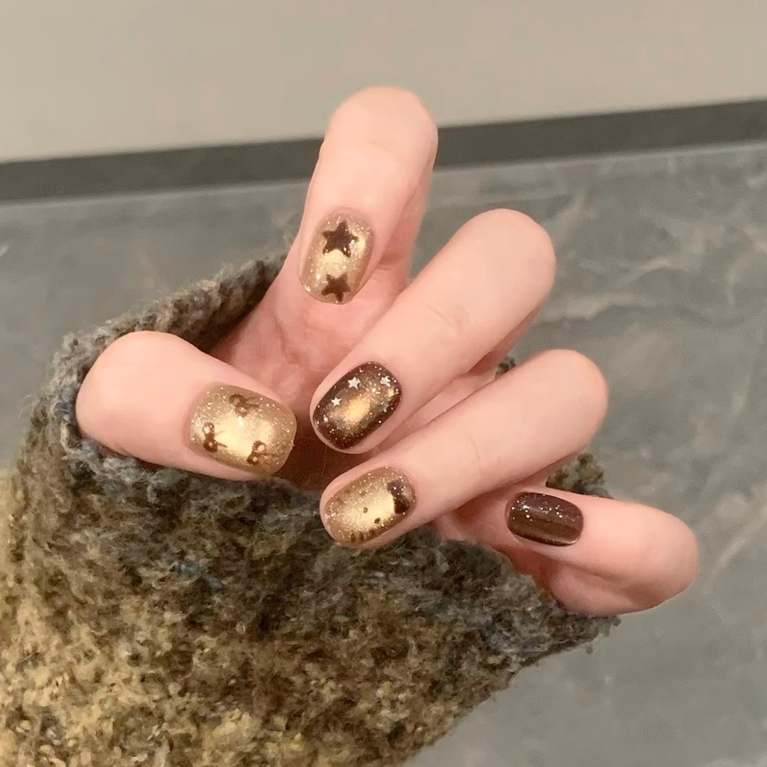 棕金星叙穿戴甲秋冬慵懒氛围闪粉
