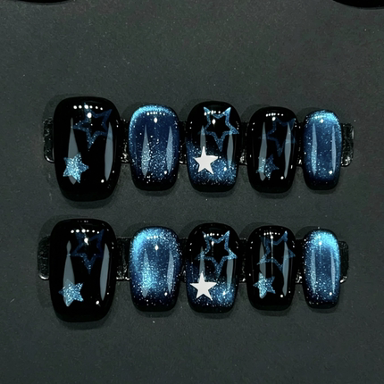 暗夜星澜穿戴甲赛博小众风渐变蓝闪星星酷感亚文化新短方美甲贴片