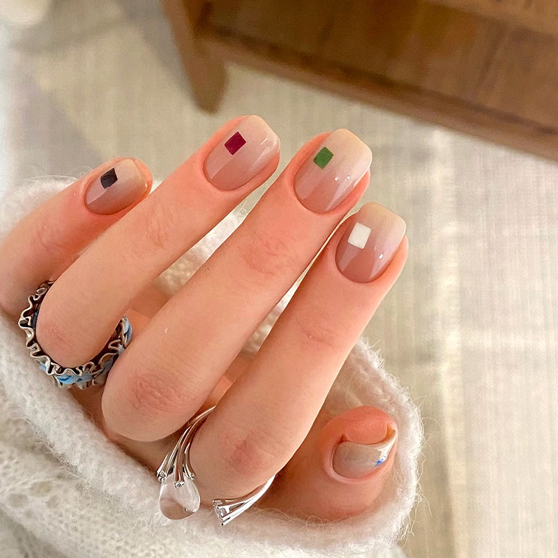 奶杏方块穿戴甲裸透撞色ins