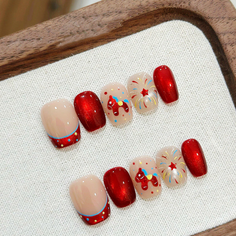 马上有彩猫眼穿戴甲酒红色高级感显白节日新春节过年短款美甲贴片,彩妆/香水/美妆工具,穿戴甲/甲片,淘宝优惠券,粉丝福利购,淘宝优惠卷