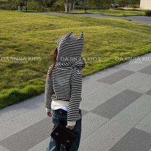 2026秋季新款女童黑白条纹恶魔角连帽开衫拉链长袖设计感卫衣外套