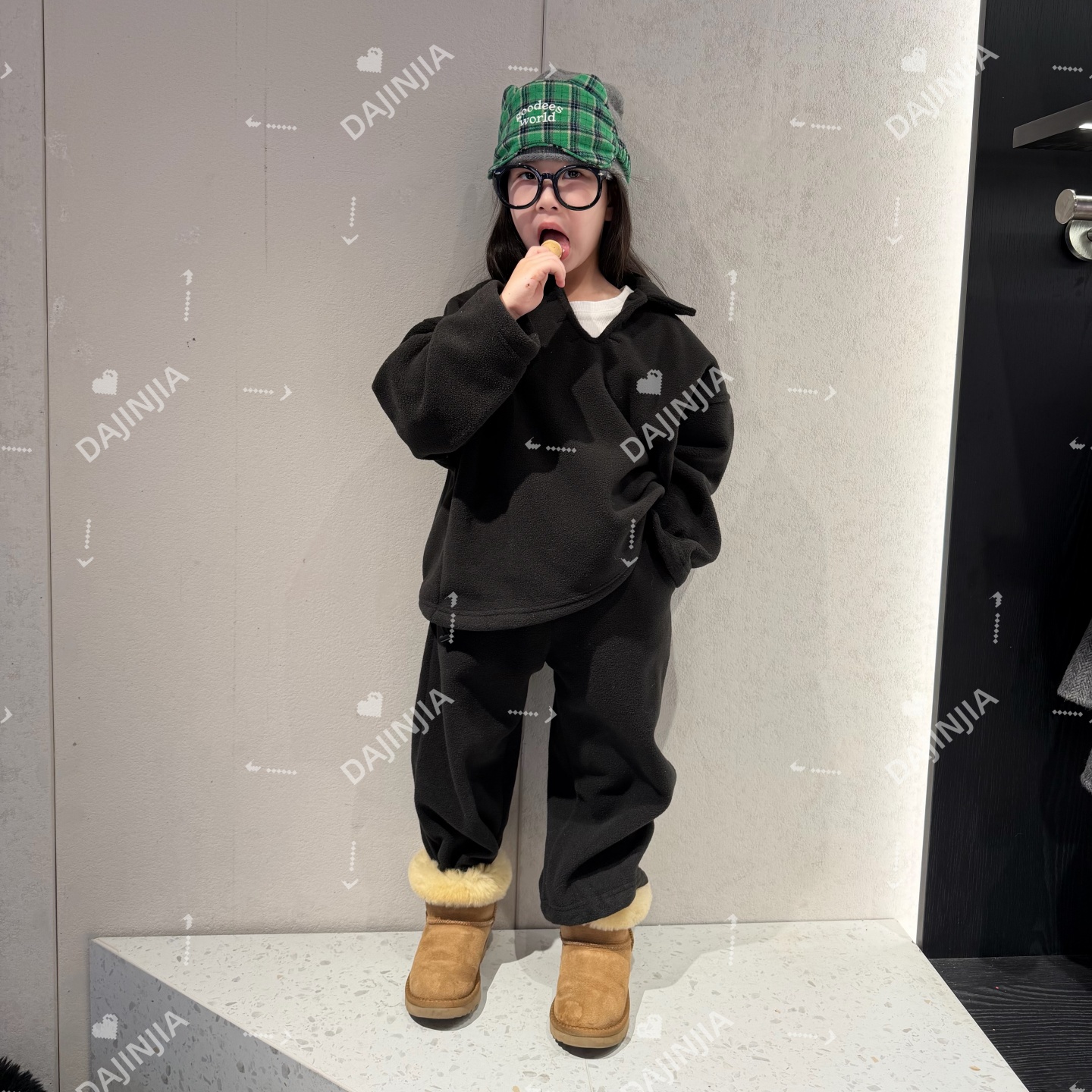 25冬季新款韩系V领摇粒绒两件套宽松洋气潮酷黑色两件套