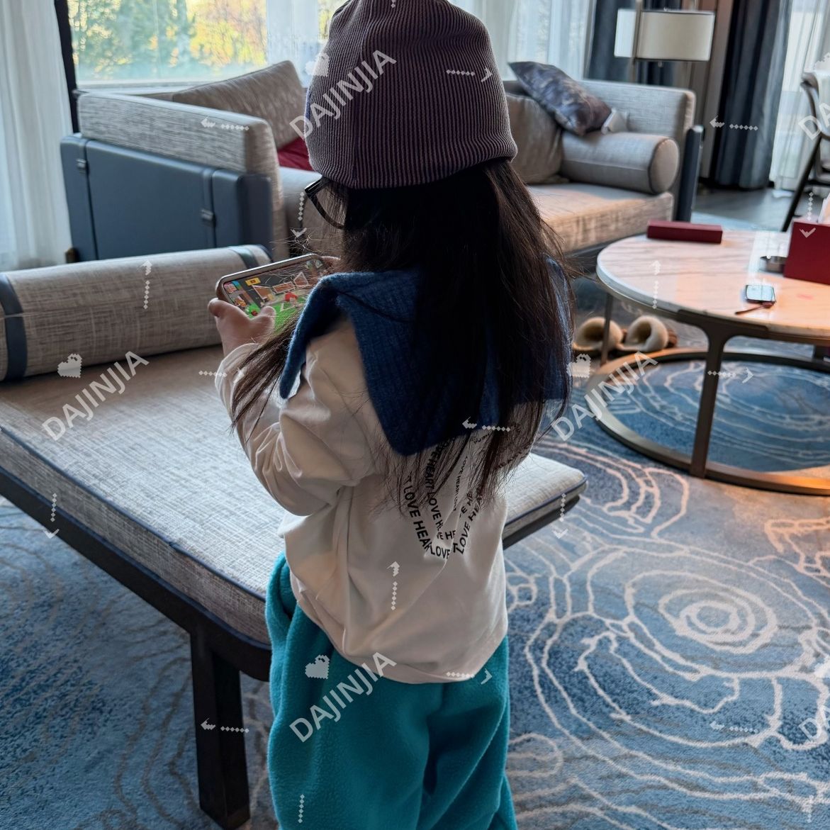 25冬季巨百搭宽松阔版白色小爱心印花潮酷长袖上衣