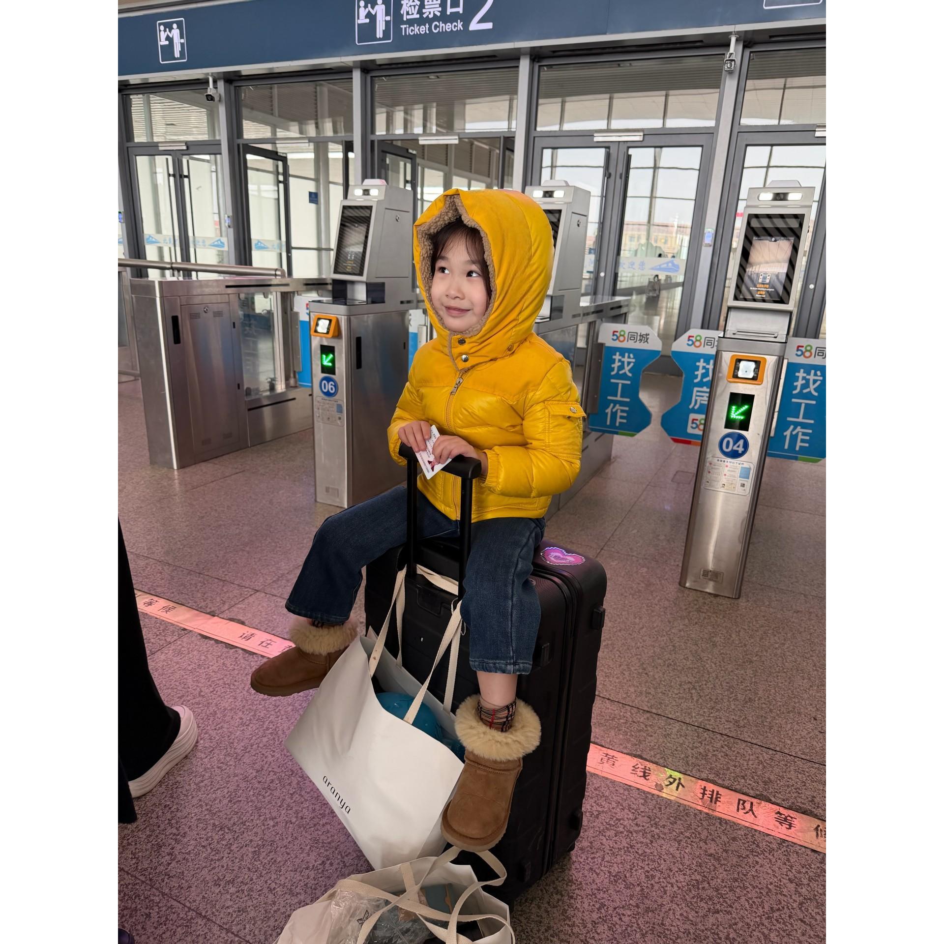 大金家童装90白鸭绒三防面料外套