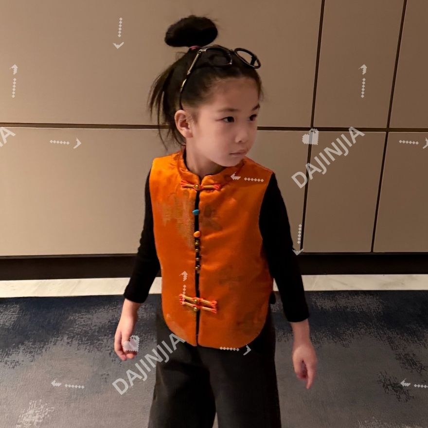 25年国潮风橙色新中式唐装冬季两穿夹棉马甲冬装印花保暖外套