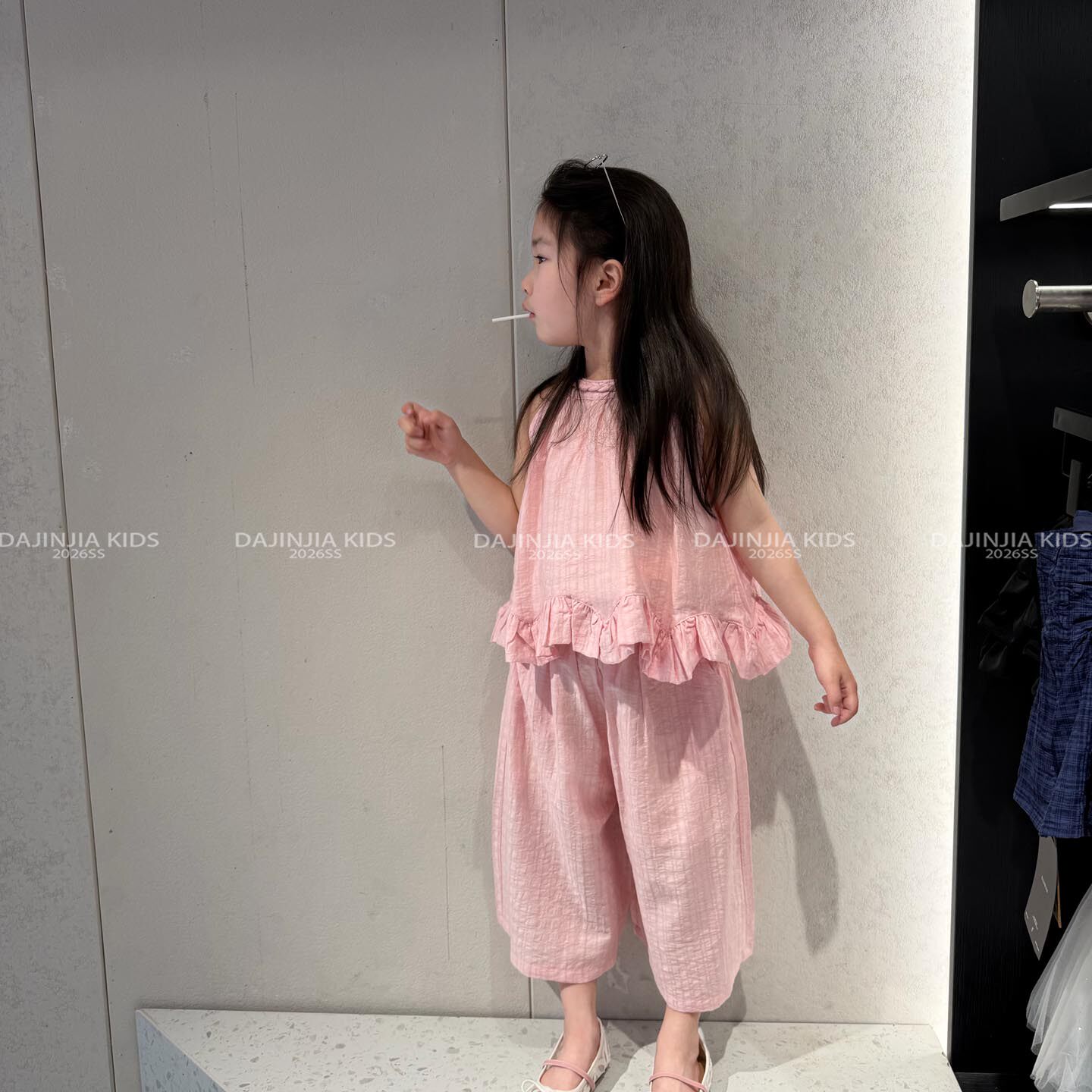 26夏季新款女宝粉色挂脖荷叶边无袖上衣阔腿裤甜美两件套装