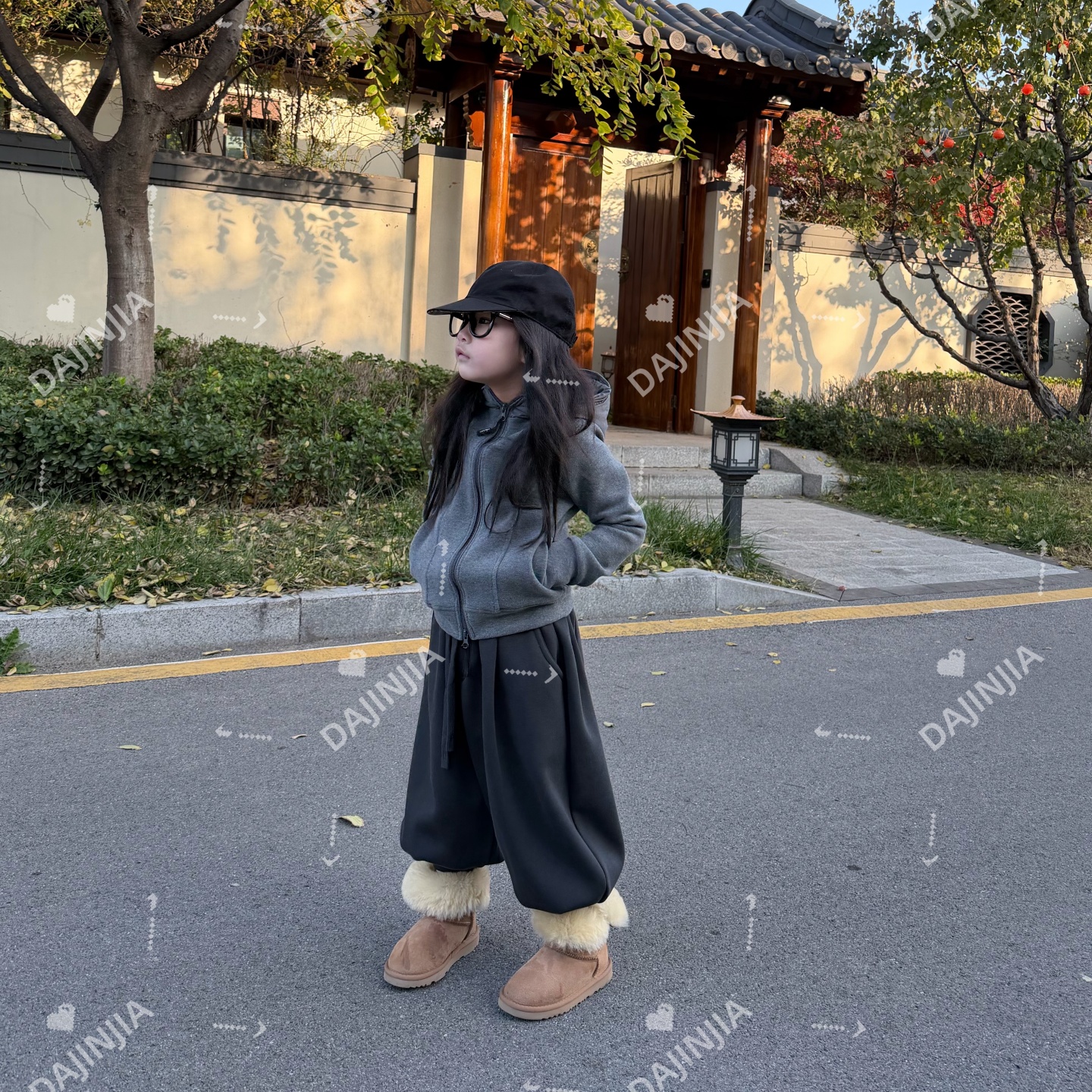 25冬季加绒加厚宽松阔版简约抽绳休闲束脚卫裤男女宝幼儿园长裤