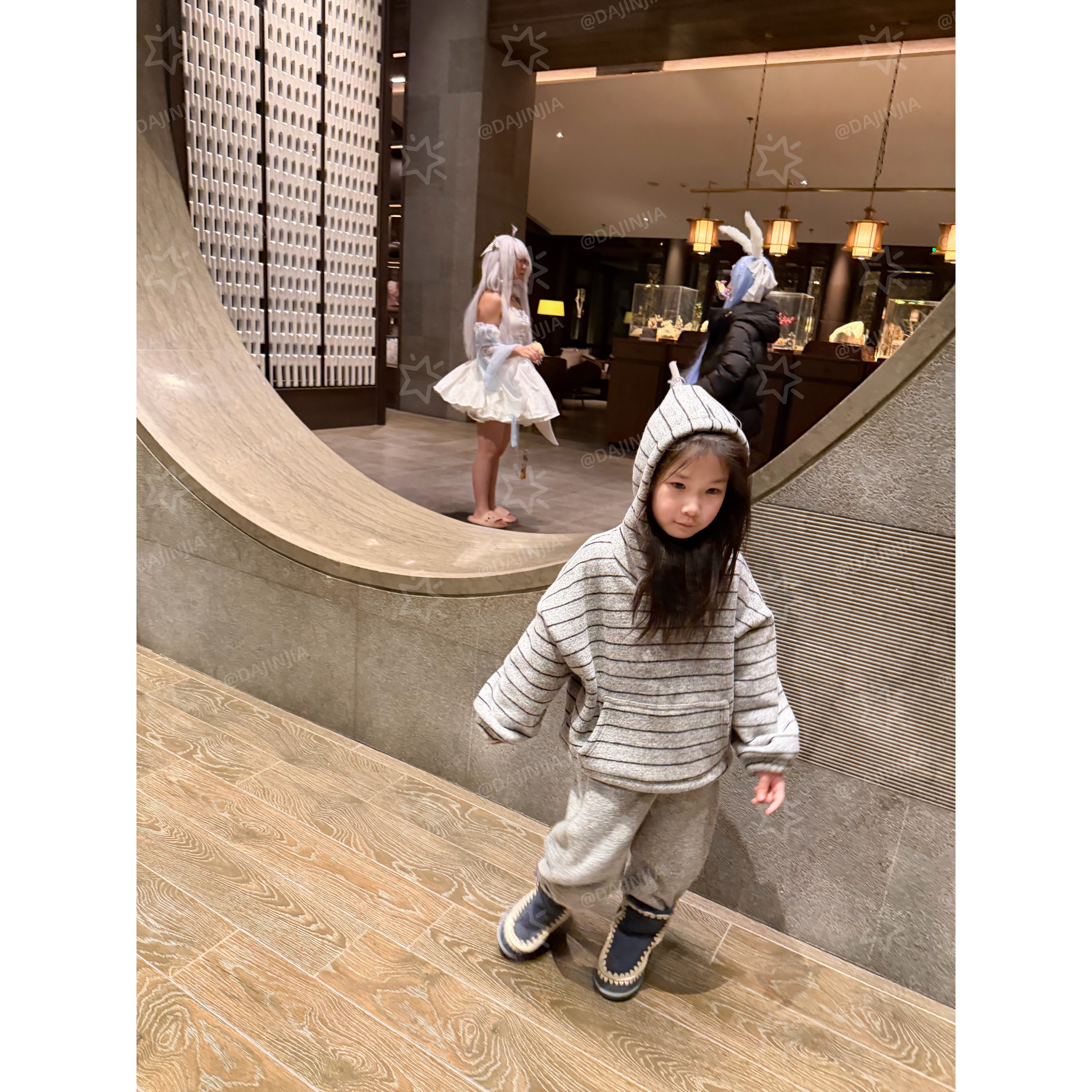 25冬季羊驼绒重工巨保暖保暖条纹连帽男女宝套头卫衣宽松加厚套装