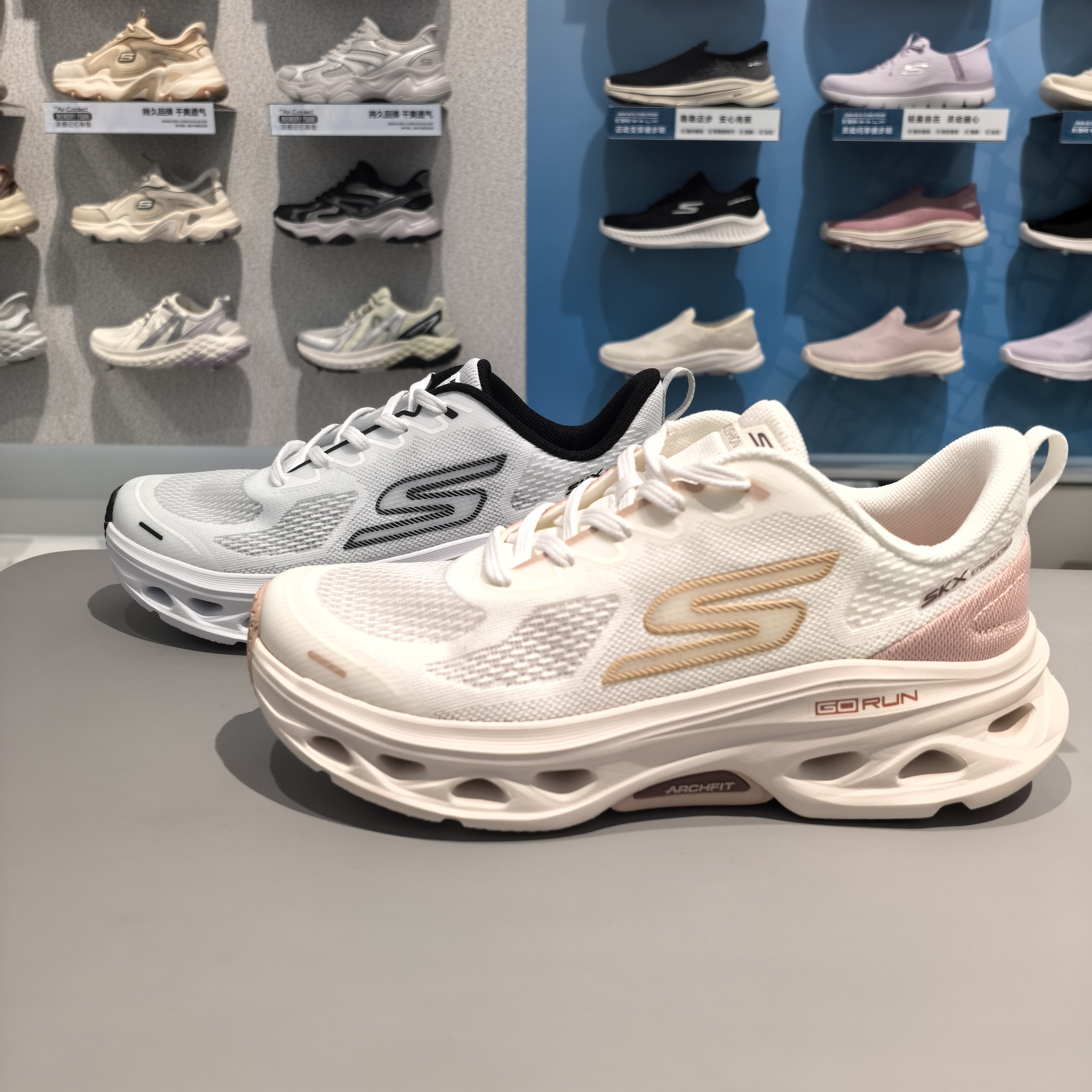 Skechers斯凯奇男女简约百搭厚底缓震221082运动专业跑步鞋129852