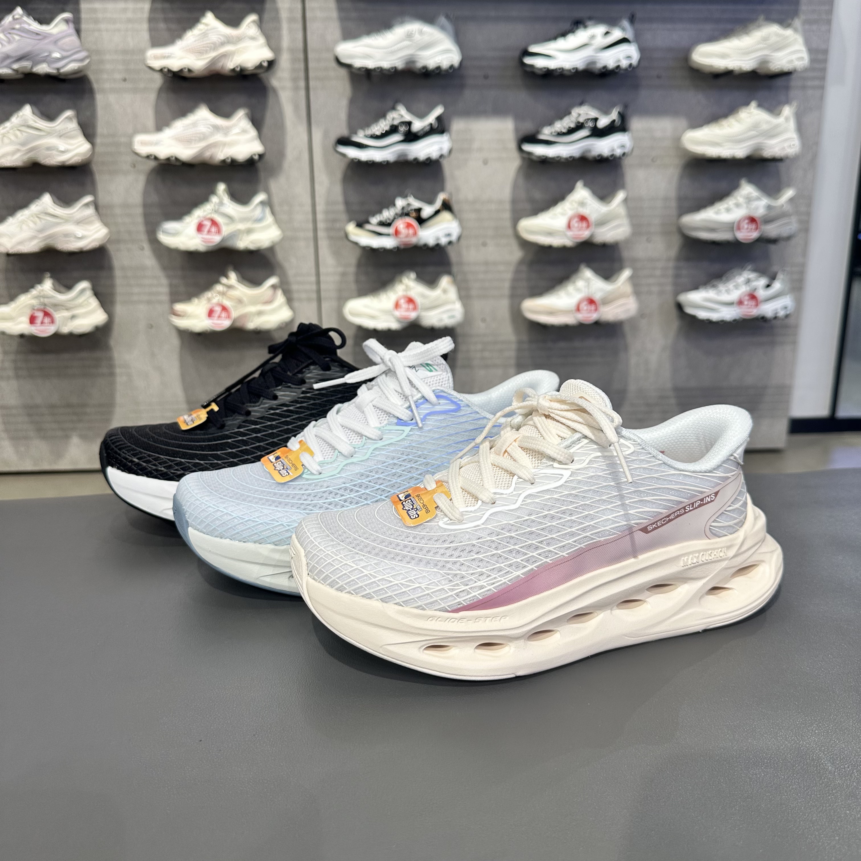 Skechers斯凯奇女士闪穿一脚蹬厚底缓震透气专业运动跑步鞋129404