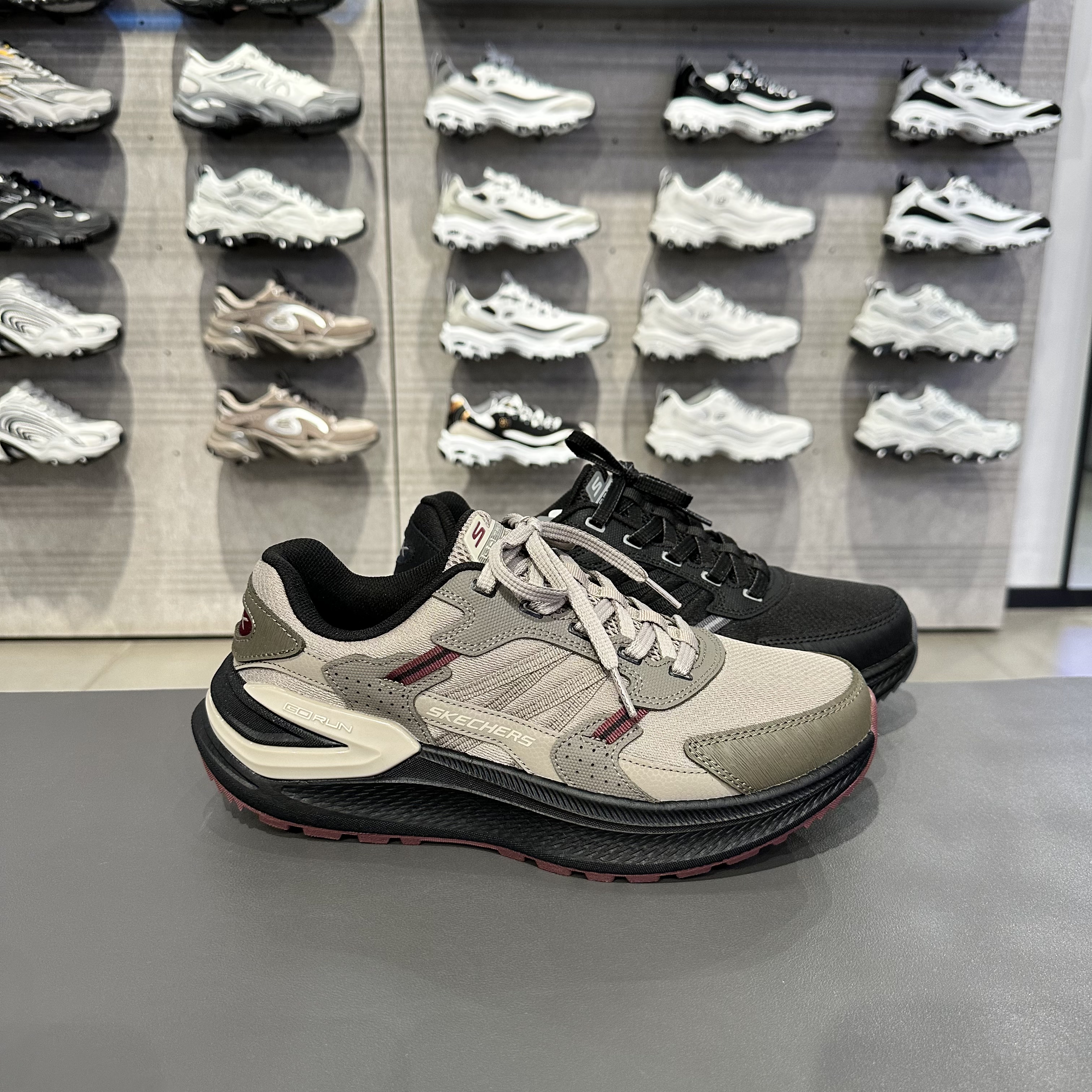 Skechers斯凯奇男士纯色绑带百搭柔软舒适拼接防滑户外鞋237956C