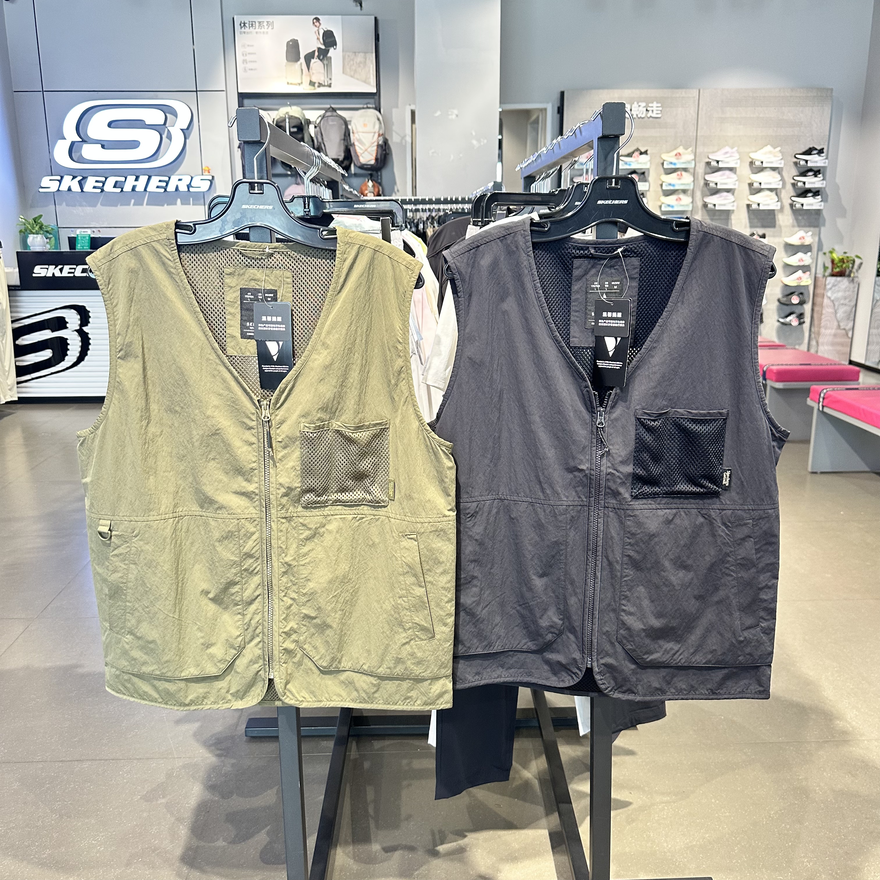 skechers斯凯奇男士夏季户外V领柔软舒适梭织马甲背心P225U068