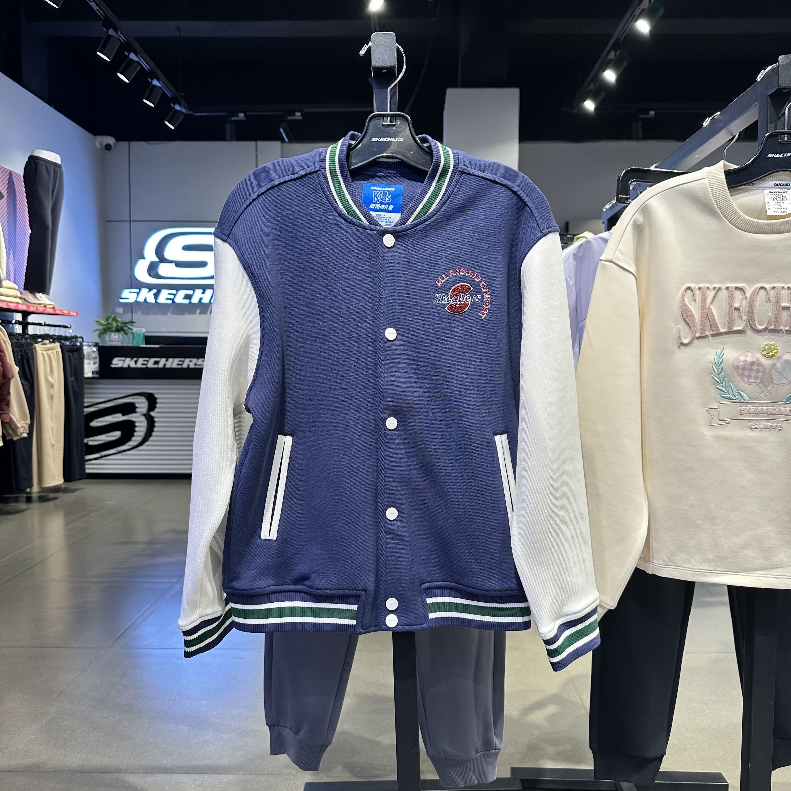 Skechers斯凯奇秋冬男童宽松舒适潮流百搭刺绣棒球服外套L325B026