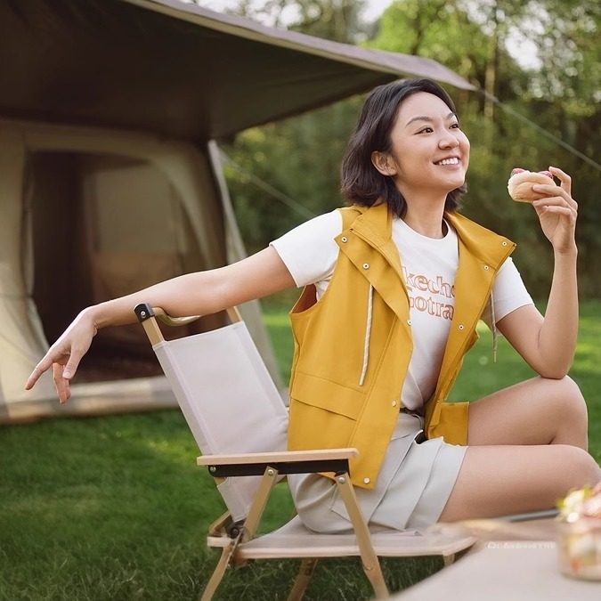 Skechers斯凯奇女士户外防泼水透气舒适梭织连帽马甲背心P225W097