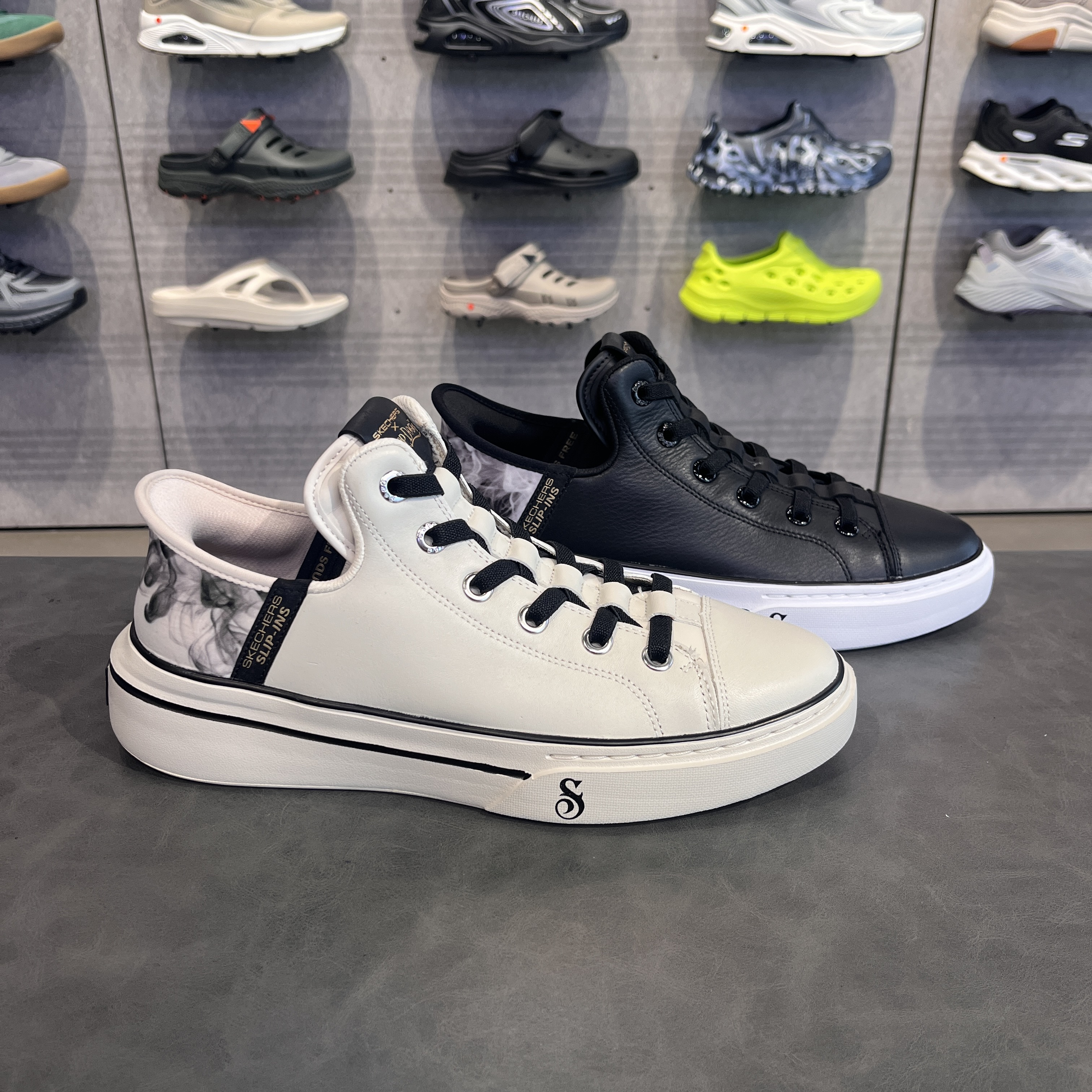 斯凯奇男子缓震运动鞋