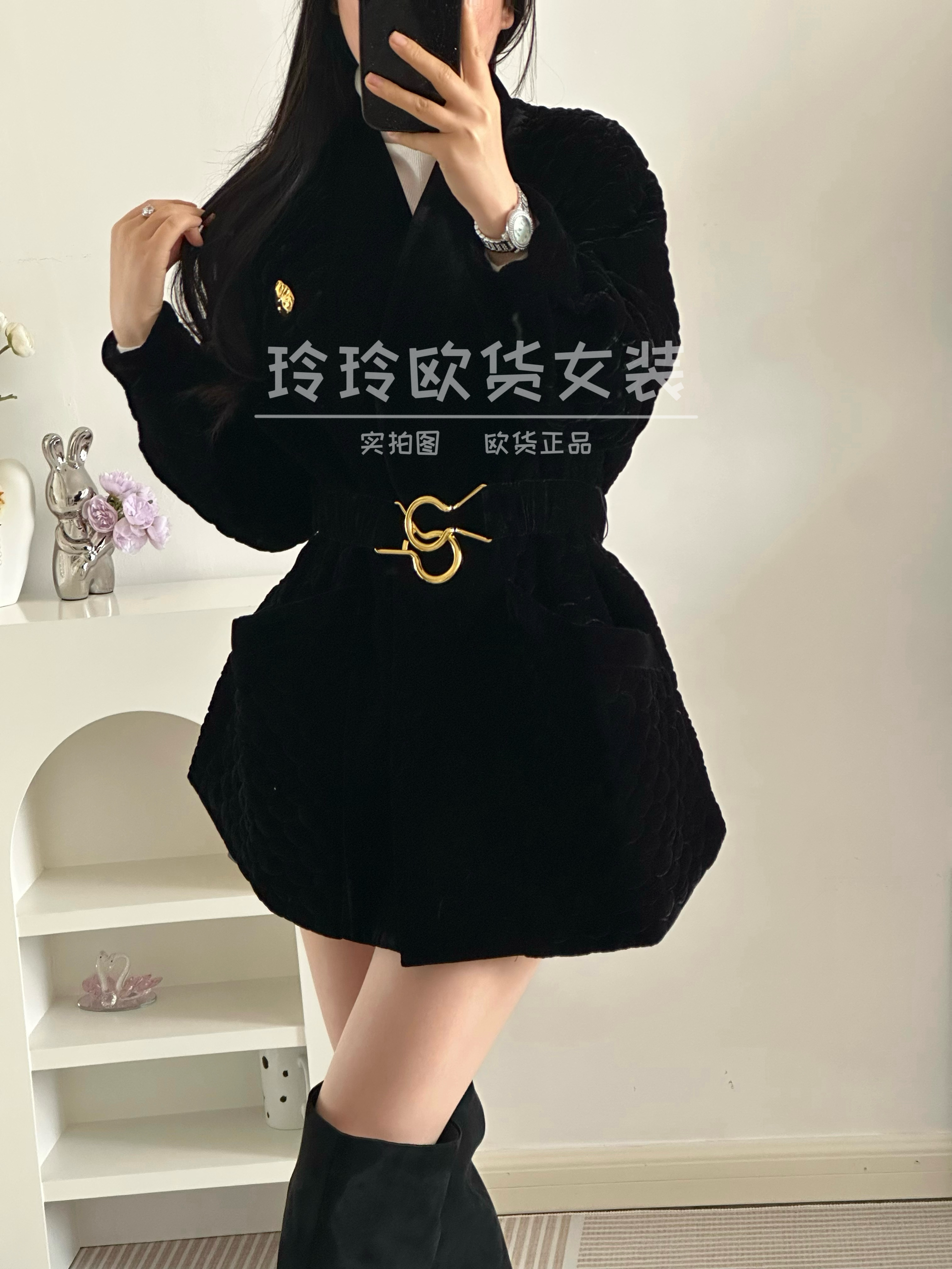 2025欧货新款高品质V领金丝装饰菱格磁吸扣加厚丝绒棉服外套