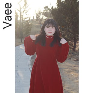 Vaee大码女装新年战袍蕾丝拼接裙摆丝绒连衣裙法式赫本风收腰长裙