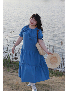 Vaee大码女装克莱因蓝度假风连衣裙木耳边圆领泡泡袖蛋糕裙长裙子