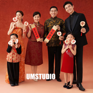 2026新年全家福拍照道具平安喜乐小扇子新年快乐手拿字对联福灯笼