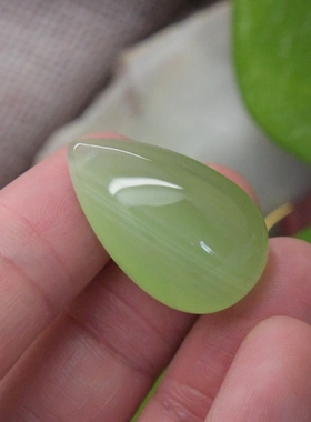 鹏明仙天然绿纹石水滴吊坠